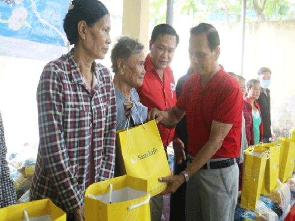 Hội Chữ thập đỏ TP.Hồ Chí Minh hỗ trợ người dân bị ảnh hưởng bởi dịch COVID-19 