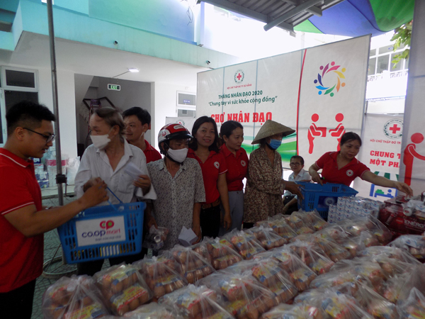 Đà Nẵng: Phiên chợ nhân đạo ấm áp nghĩa tình