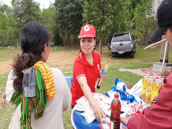 Hội Chữ thập đỏ Kon Tum tổ chức phiên chợ 0 đồng