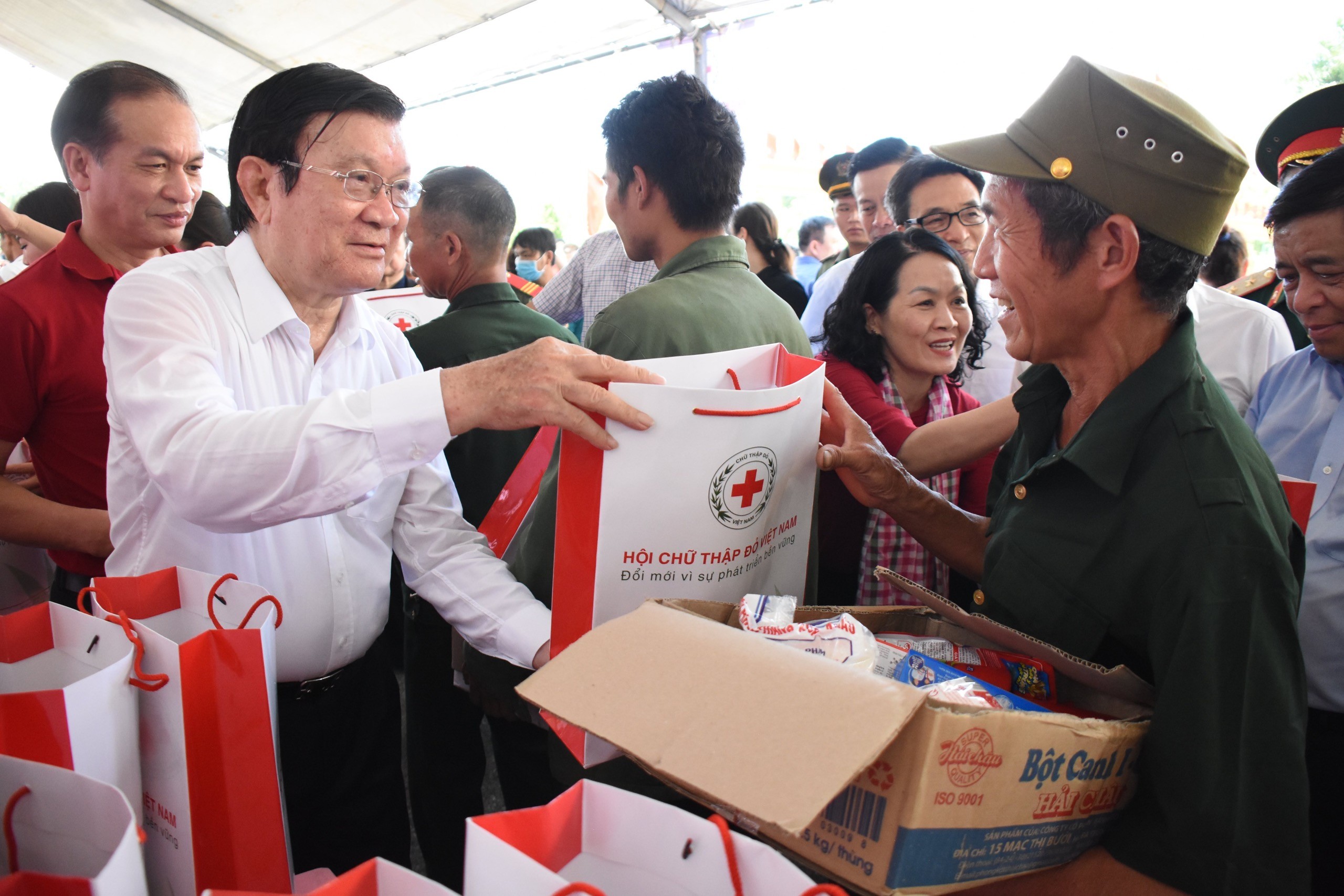 Hơn 1,5 tỷ đồng tặng quà gia đình thương binh, liệt sỹ tại huyện Vị Xuyên, tỉnh Hà Giang