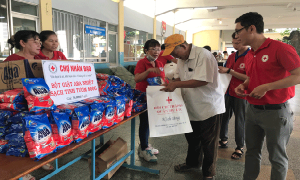 Hội Chữ thập đỏ TP.Hồ Chí Minh: Tặng 500 phiếu tham gia phiên chợ miễn phí cho 500 người nghèo