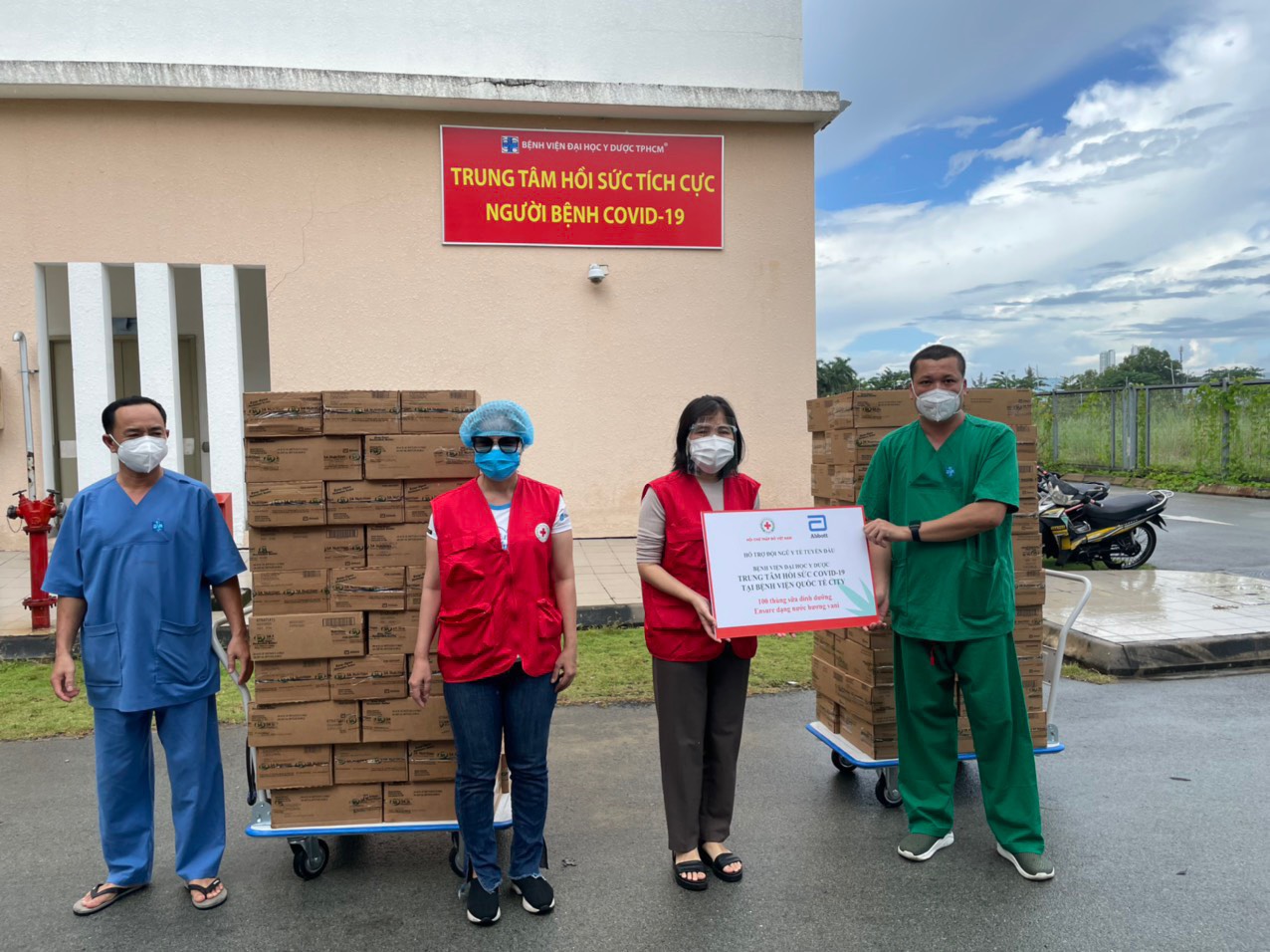 Hội Chữ thập đỏ Việt Nam: Tiếp tục hỗ trợ đội ngũ y tế tuyến đầu phòng chống dịch Covid-19