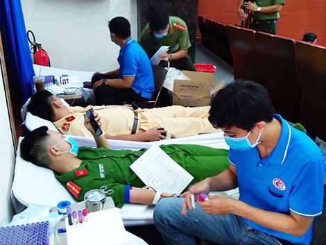 Bình Dương: Vận động và tiếp nhận 295 đơn vị máu tình nguyện