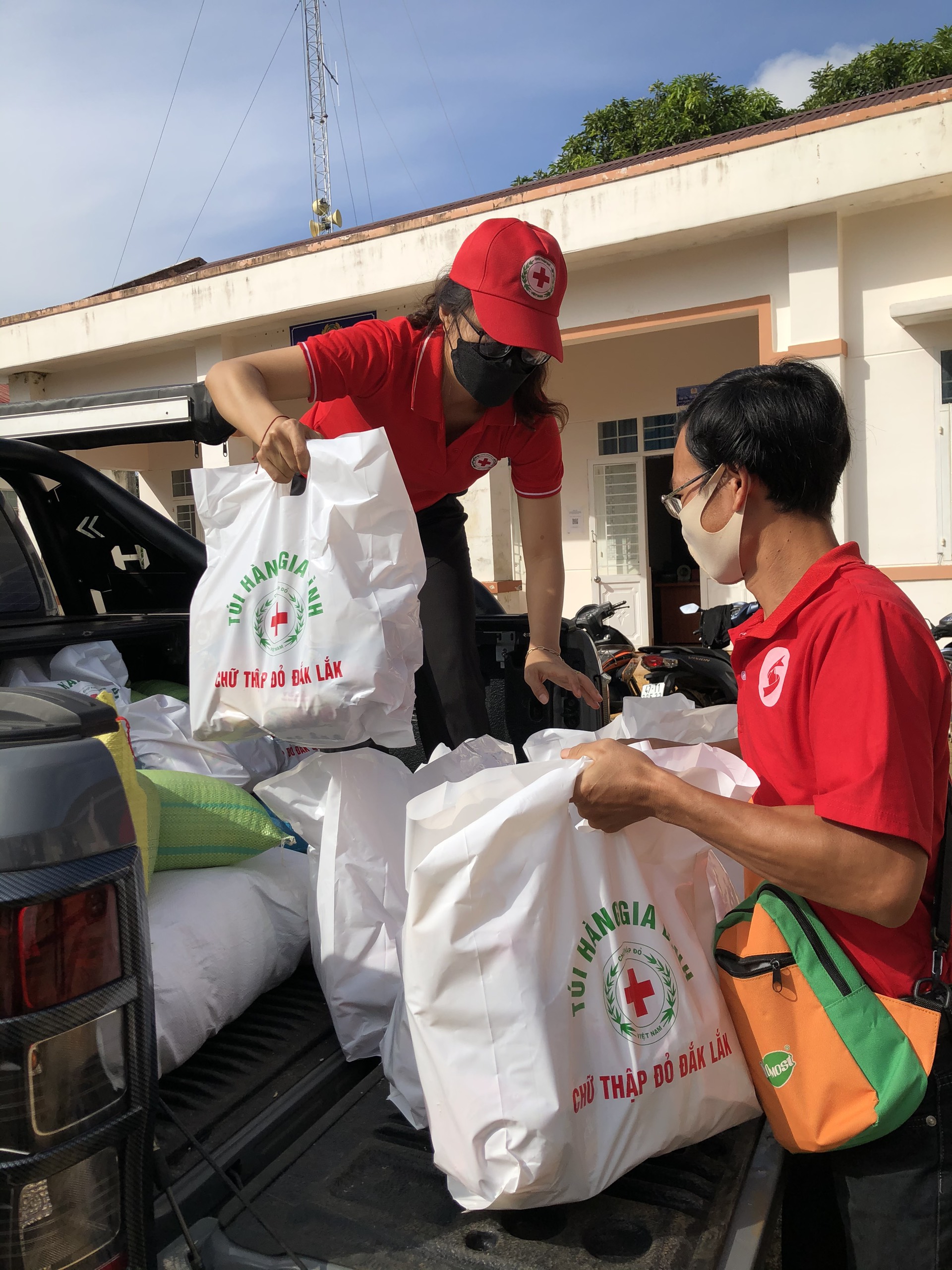 Đắk Lắk: Hỗ trợ 150 suất quà cho người dân xã Ea Hning, huyện Cư Kuin