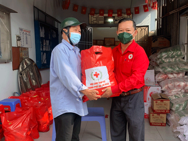TP.Hồ Chí Minh: Trao tặng 120 “Túi an sinh” đến người lao động có hoàn cảnh khó khăn tại phường Bình Hưng Hòa B