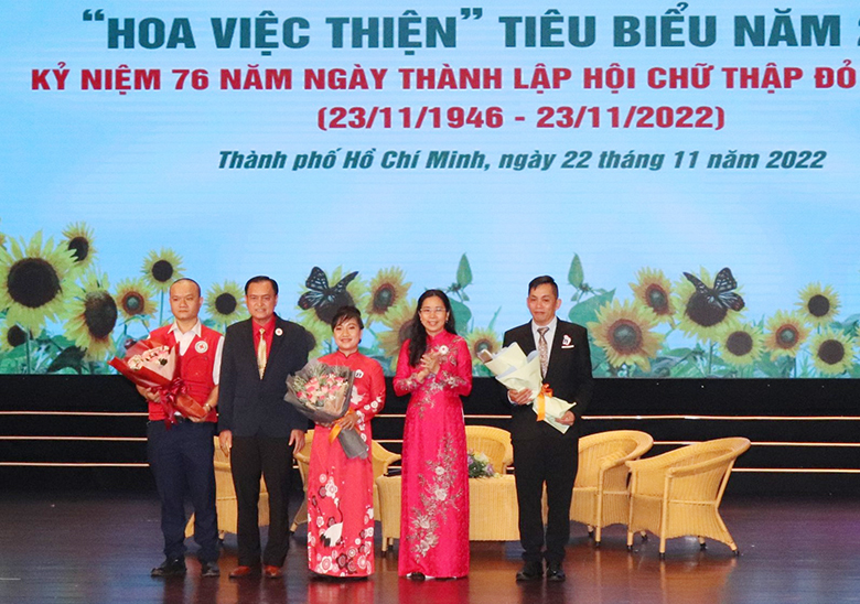 Thành phố Hồ Chí Minh: Tuyên dương 76 gương Hoa việc thiện tiêu biểu năm 2022