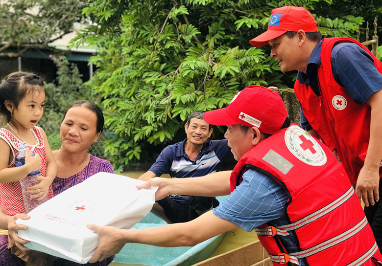 Trung ương Hội Chữ thập đỏ Việt Nam: Cứu trợ khẩn cấp các gia đình bị thiệt hại do mưa lũ tại tỉnh Nghệ An và Hà Tĩnh