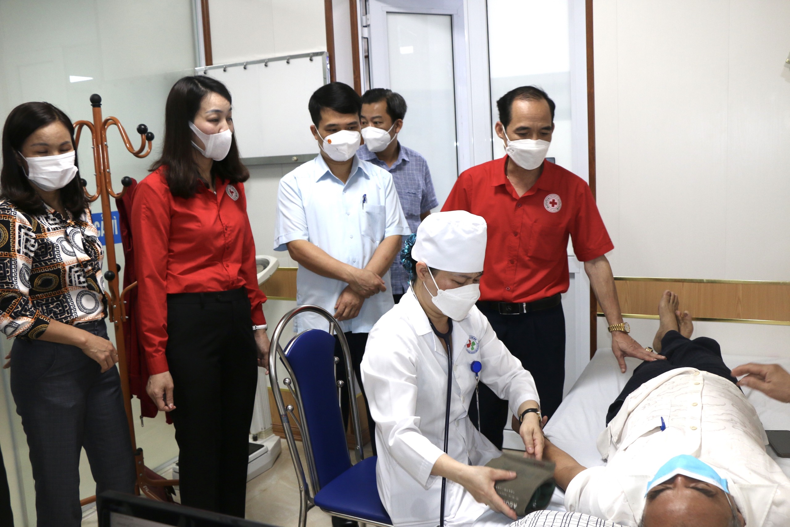 Phù Ninh: Hơn 1.500 người được khám bệnh, cấp thuốc miễn phí