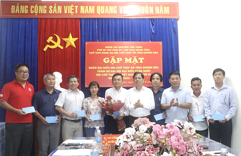Khánh Hòa: Chủ tịch UBND tỉnh gặp mặt chúc mừng Đoàn đại biểu tham dự Đại hội Hội Chữ thập đỏ Việt Nam lần thứ XI