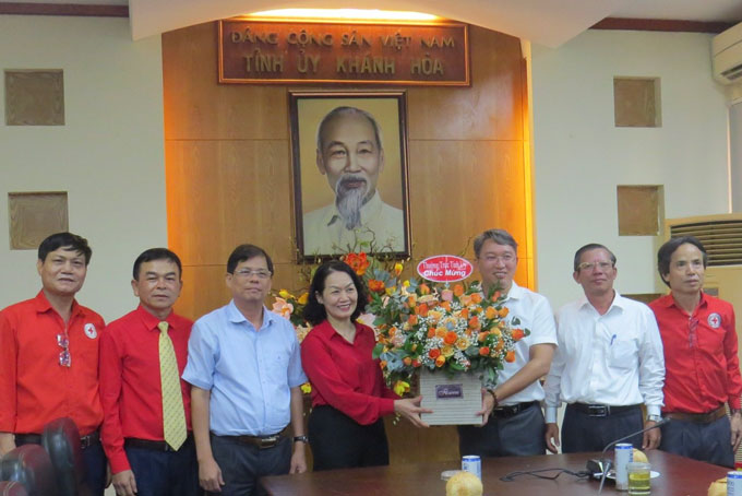 Đoàn công tác Hội Chữ thập đỏ Việt Nam thăm và làm việc với Thường trực Tỉnh ủy Khánh Hòa
