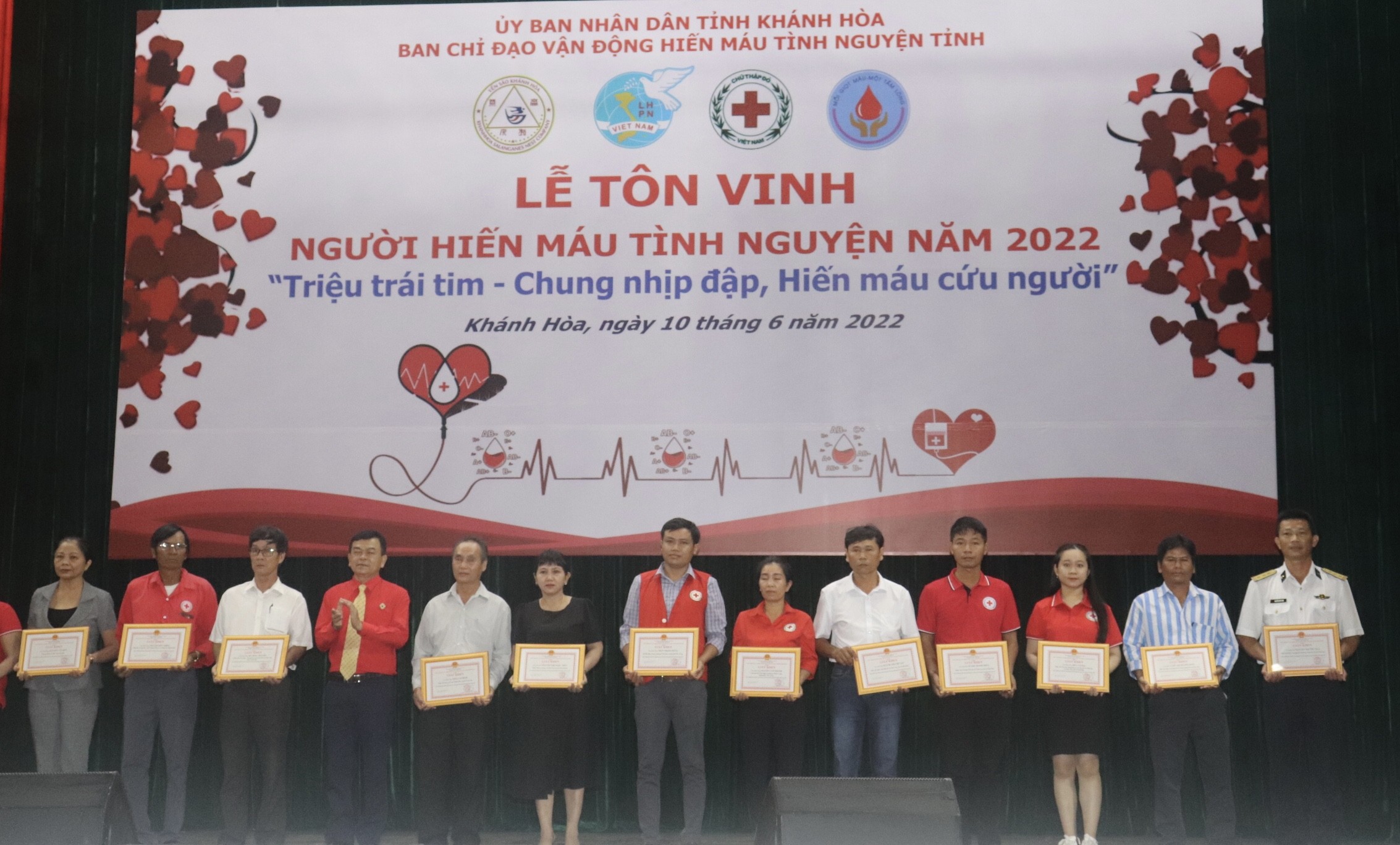 Khánh Hòa: Tôn vinh 323 gia đình, cá nhân tiêu biểu trong phong trào HMTN năm 2022