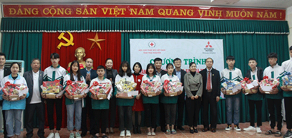 Thái Nguyên: Trao tặng học bổng cho học sinh, sinh viên có hoàn cảnh khó khăn