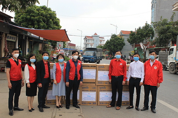 Ninh Bình: Trao tặng 25.000 chiếc khẩu trang cho người dân Hải Dương