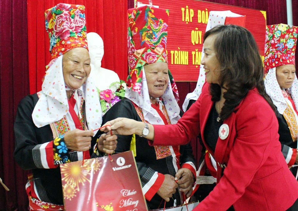 Quảng Ninh: Vận động để trao 13.200 suất quà Tết cho hộ nghèo