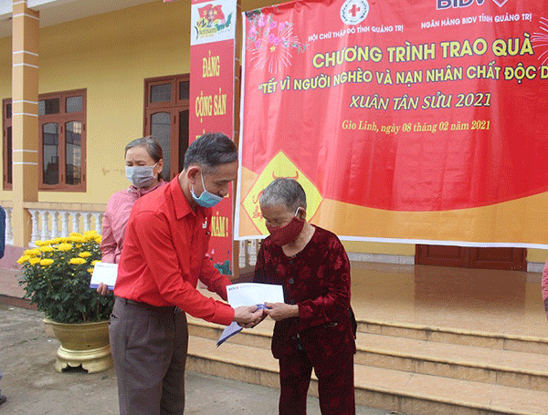 Quảng Trị: Trao quà Tết đến 100 hộ khó khăn và bàn giao công trình Trường Mầm non Gio Mai