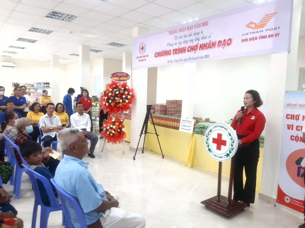 Hội Chữ thập đỏ tỉnh Bà Rịa - Vũng Tàu tổ chức “Chợ Nhân đạo” tại Bưu điện tỉnh Bà Rịa - Vũng Tàu