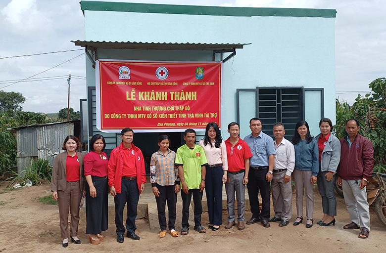 Lâm Đồng: Khánh thành nhà Chữ thập đỏ và trao học bổng cho học sinh nghèo hiếu học