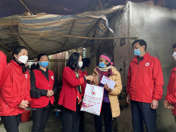 Trung ương Hội Chữ thập đỏ Việt Nam hỗ trợ các địa phương gần 10 tỷ đồng chăm lo Tết vì người nghèo và nạn nhân chất độc da cam