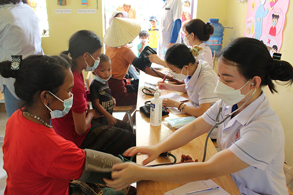 Quảng Bình: Hàng trăm người được khám chữa bệnh và cấp phát thuốc miễn phí
