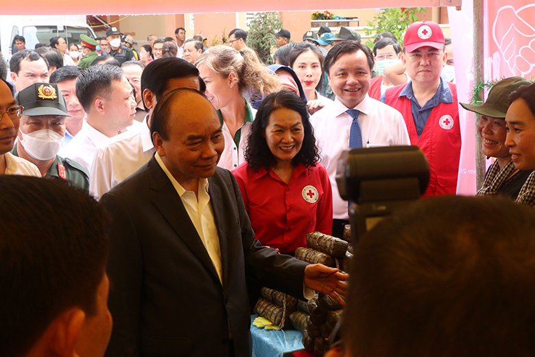 Chủ tịch nước Nguyễn Xuân Phúc: Nơi nào còn khó khăn cần tổ chức ‘Tết Nhân ái'