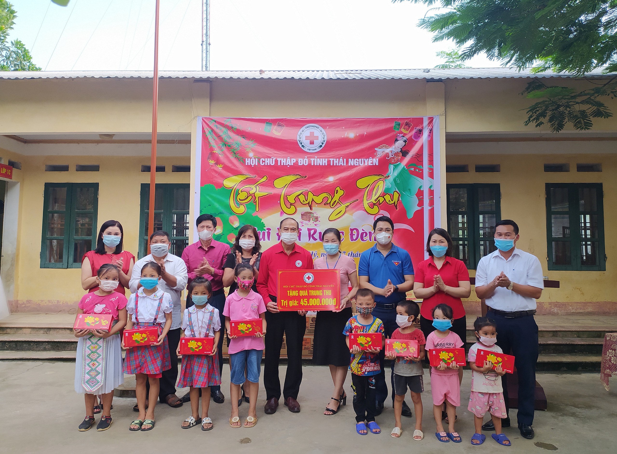 Thái Nguyên: “Tết Trung thu – Vui hội rước Đèn” đến với trẻ em  vùng dân tộc thiểu số Trung Sơn