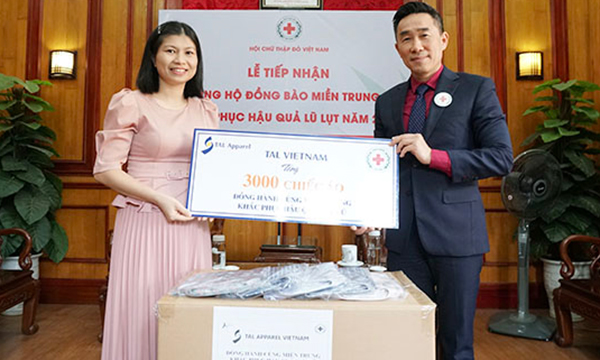Công ty TAL Apparel Việt Nam ủng hộ đồng bào miền Trung 3.000 áo sơ mi