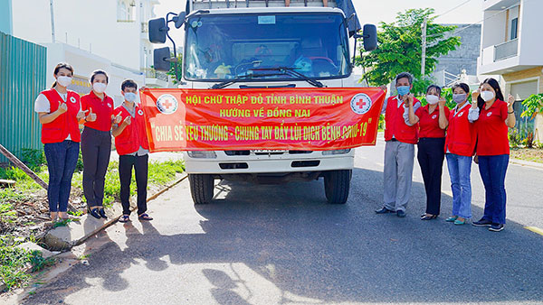 Bình Thuận: Chuyến xe với đầy ắp sự sẻ chia yêu thương hướng về Đồng Nai