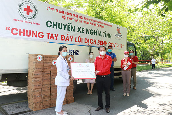 TP Hồ Chí Minh: “Chuyến xe nghĩa tình” tiếp thêm sức mạnh cho lực lượng y tế phòng chống dịch tại các bệnh viện 