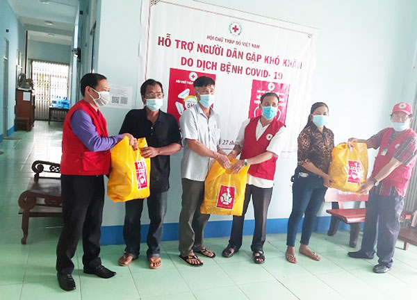Cà Mau: 200 “Túi hàng gia đình Chữ thập đỏ” hỗ trợ nhóm đối tượng dễ bị tổn thương