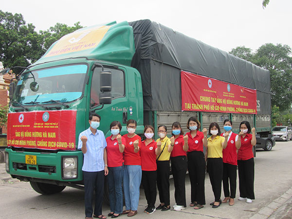 Hà Nam: Chuyến xe thứ 3 mang nặng nghĩa tình gửi đến đồng hương tại TP Hồ Chí Minh 