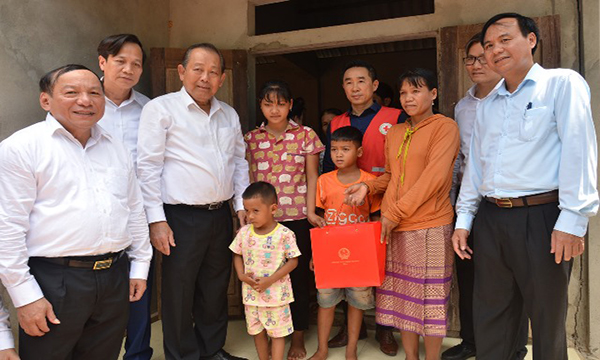 Phó Thủ tướng Thường trực Chính phủ Trương Hòa Bình tri ân các gia đình có công với cách mạng tại Quảng Trị