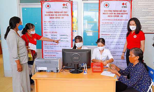 Bình Thuận: Cấp phát tiền hỗ trợ người dân bị ảnh hưởng sinh kế do COVID-19