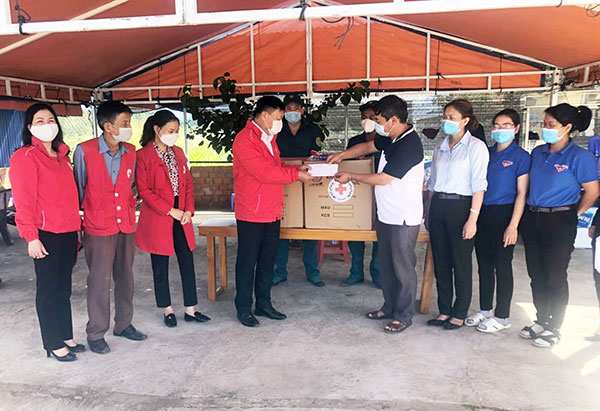 Lâm Đồng: Thăm, tặng quà các chốt phòng dịch trên địa bàn huyện Đức Trọng 