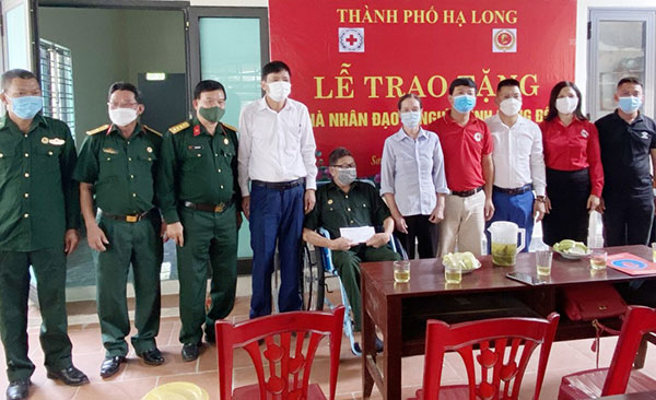 Quảng Ninh: Trao tặng Nhà nhân đạo và Nghĩa tình đồng đội cho hộ nghèo