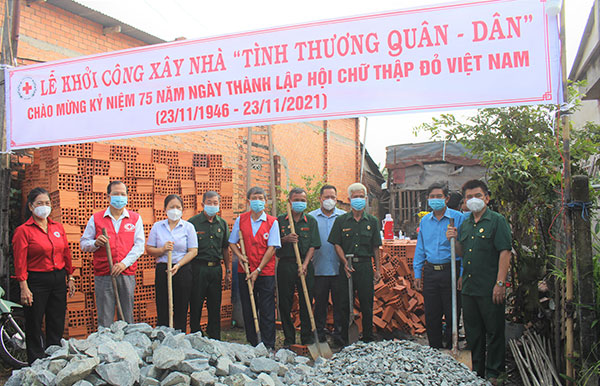 Tây Ninh : Khởi công xây nhà “Tình thương Quân - Dân” cho hội viên nghèo