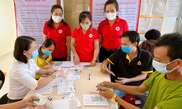 Hỗ trợ 125 người dân bị ảnh hưởng sinh kế do dịch bệnh COVID-19 tại Bình Thuận