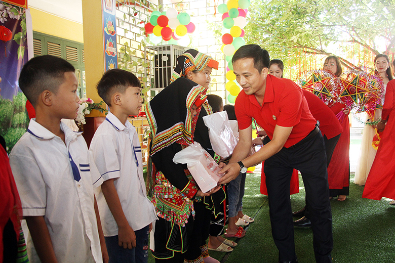 Thái Nguyên: Tặng hơn 300 phần quà Trung thu cho trẻ em dân tộc thiểu số