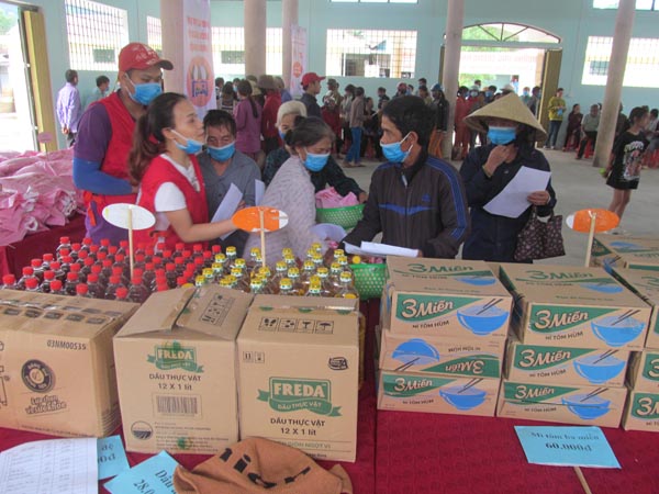 Hội Chữ thập đỏ tỉnh Quảng Bình tổ chức mô hình “Chợ Nhân đạo”