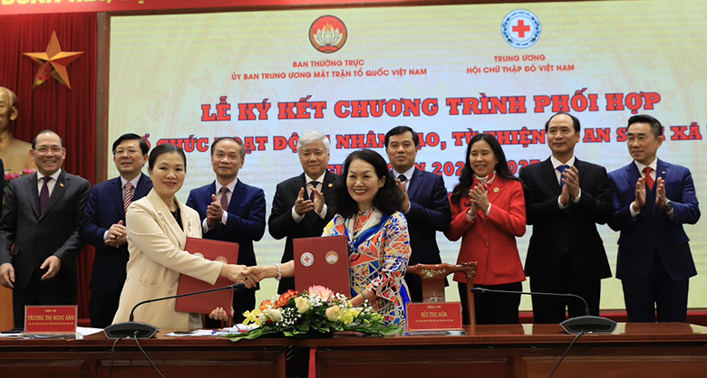 Hội Chữ thập đỏ Việt Nam và Trung ương MTTQ Việt Nam phối hợp tổ chức hoạt động nhân đạo, từ thiện