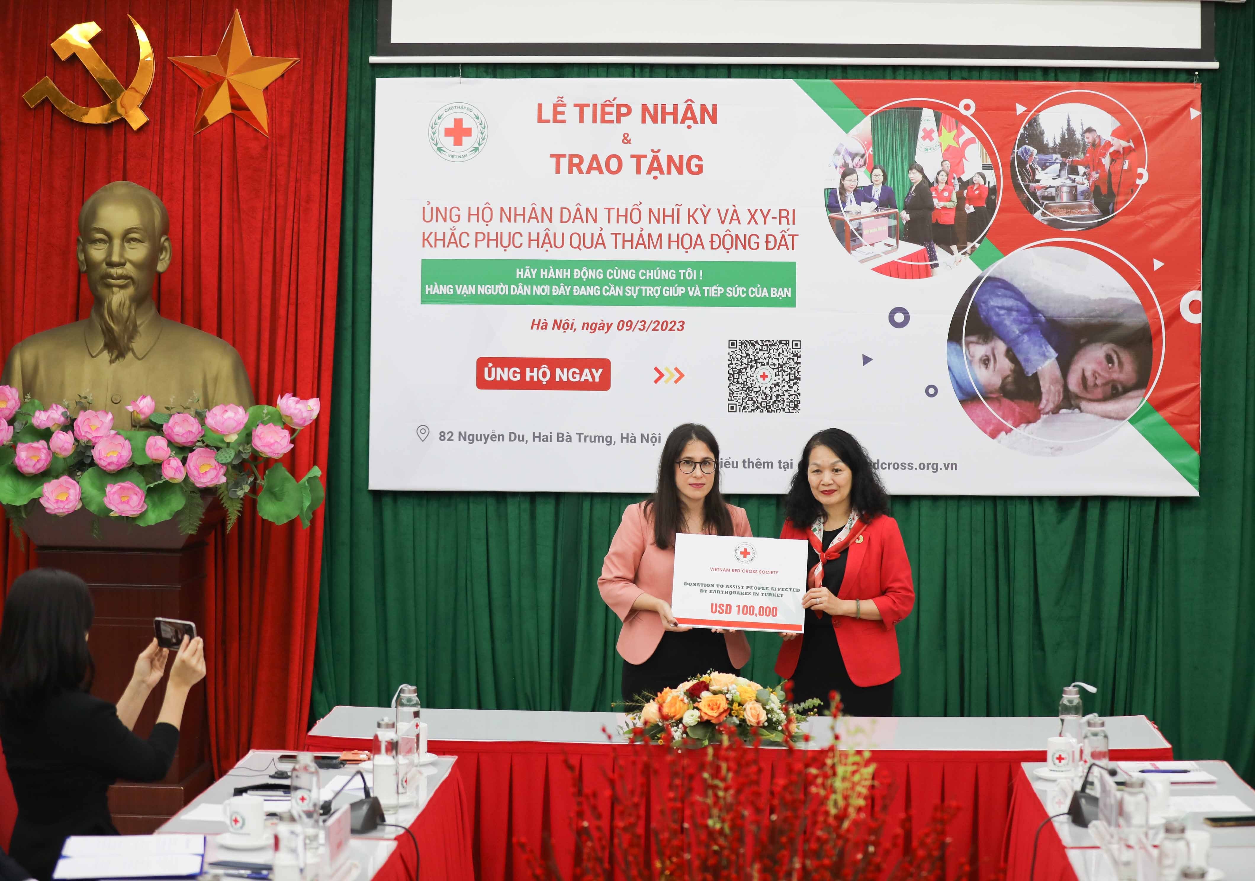 Hội Chữ thập đỏ Việt Nam trao tặng 200.000 USD hỗ trợ người dân Thổ Nhĩ Kỳ và Xy-ri và tiếp nhận ủng hộ (đợt 2)
