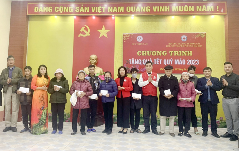 Quảng Ninh: Tặng 1.000 suất quà Tết cho người có hoàn cảnh khó khăn