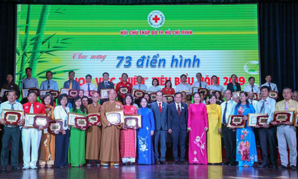 “Hoa việc thiện” - Phong trào thi đua nổi bật ở TP.Hồ Chí Minh