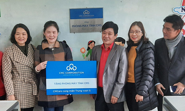 Công ty Cổ phần Tập đoàn Công nghệ CMC hỗ trợ phòng máy tính cho trường tiểu học Xuân Ninh, Quảng Bình