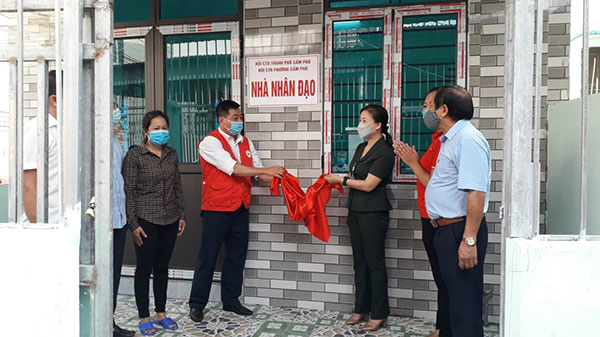 Quảng Ninh: Bàn giao nhà Nhân đạo tại phường Cẩm Phú