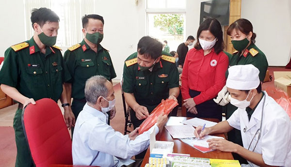 Quảng Ninh: Khám bệnh, cấp phát thuốc miễn phí cho đối tượng chính sách, người có công
