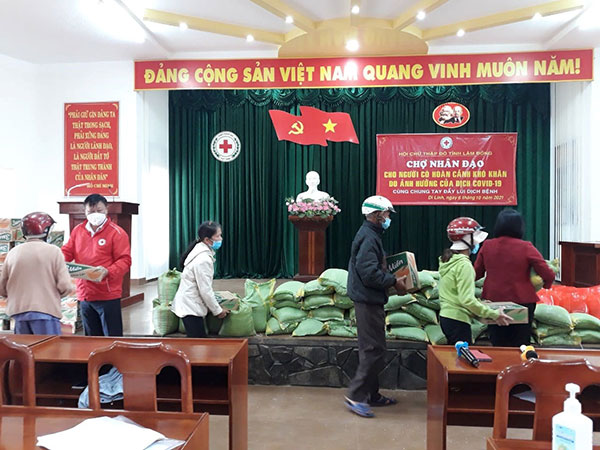 Lâm Đồng: Phiên “Chợ Nhân đạo” lần thứ 9 giúp nhiều người dân vượt qua khó khăn
