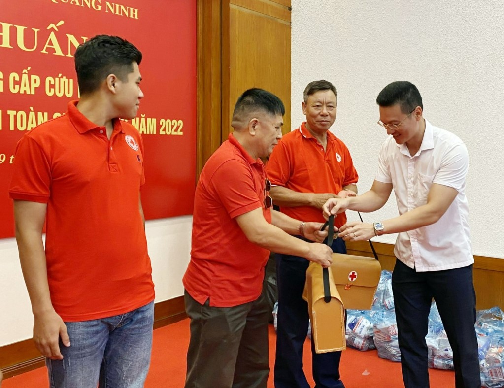 HỘI CHỮ THẬP ĐỎ VIỆT NAM