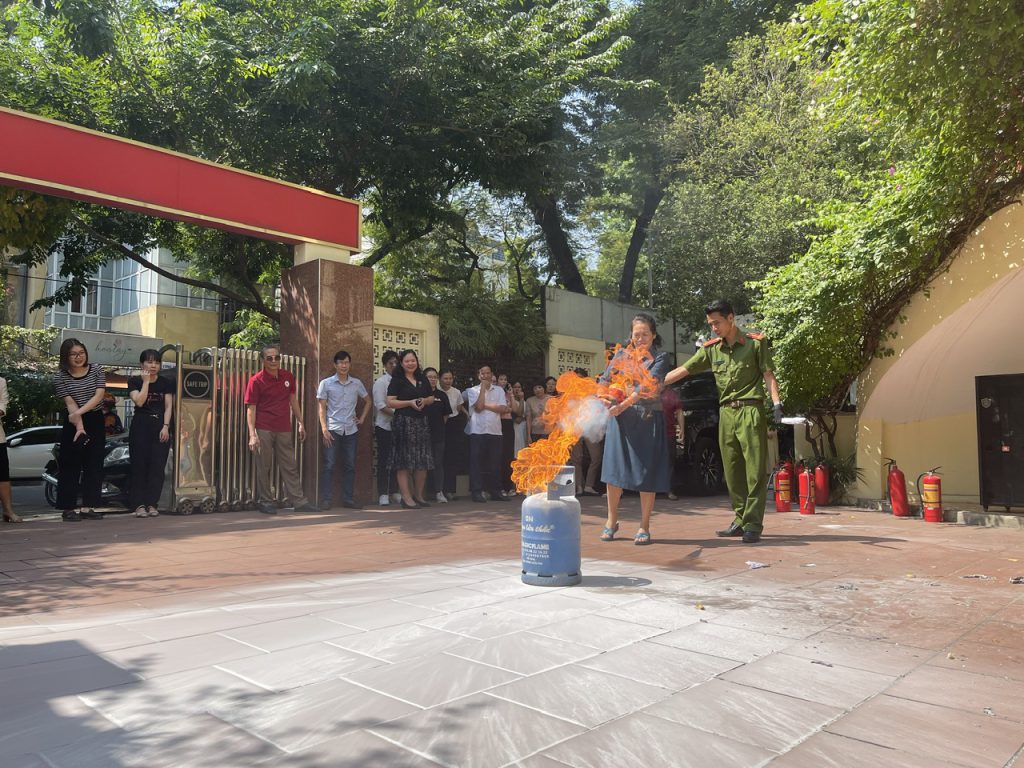 HỘI CHỮ THẬP ĐỎ VIỆT NAM
