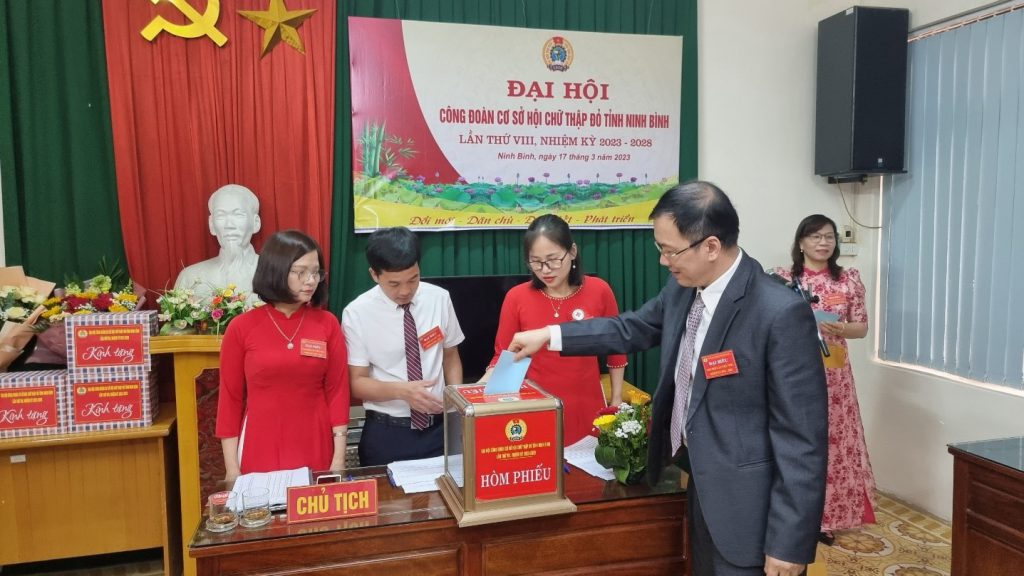 HỘI CHỮ THẬP ĐỎ VIỆT NAM