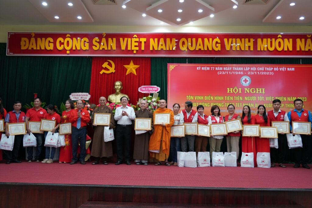 HỘI CHỮ THẬP ĐỎ VIỆT NAM